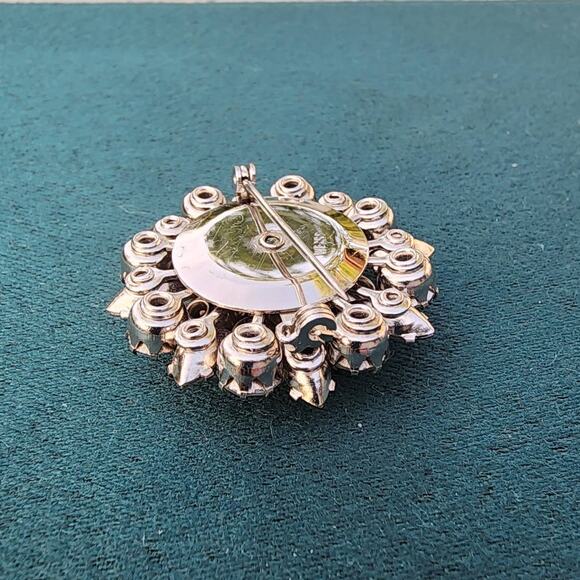 Weiss Brilliant Ice Rhinestone Cluster Vintage Signed Brooch Pin - Picture 5 of 7